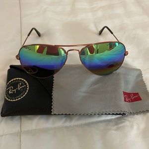 Rayban Aviator RB 3025. Green/purple/gold gradient mirrored lens